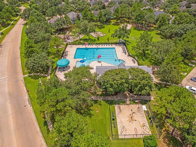 18334 Fair Grange Ln — Photo 33