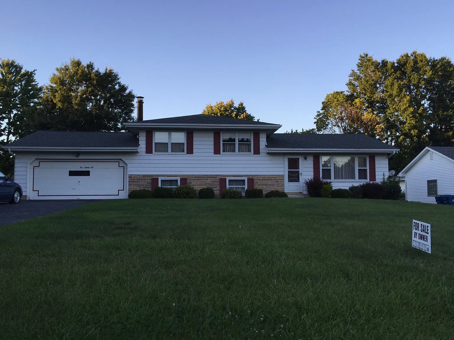 586 Dorchester Dr photo 1