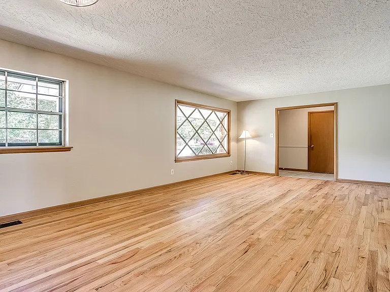 908 Birch Dr — Photo 8