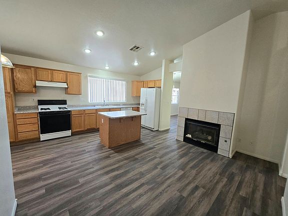 5th image of 9055 Mountain Lakes Ave