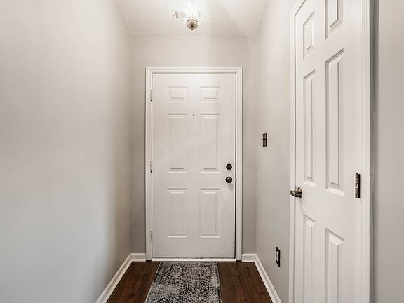 5th image of 4365 Arlington Cir