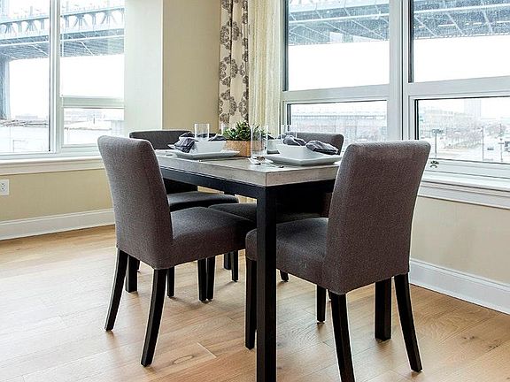 4th image of 252 N Columbus Blvd #519