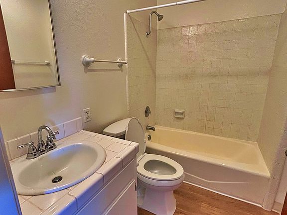 2nd image of 1518 Oliver Ave #C