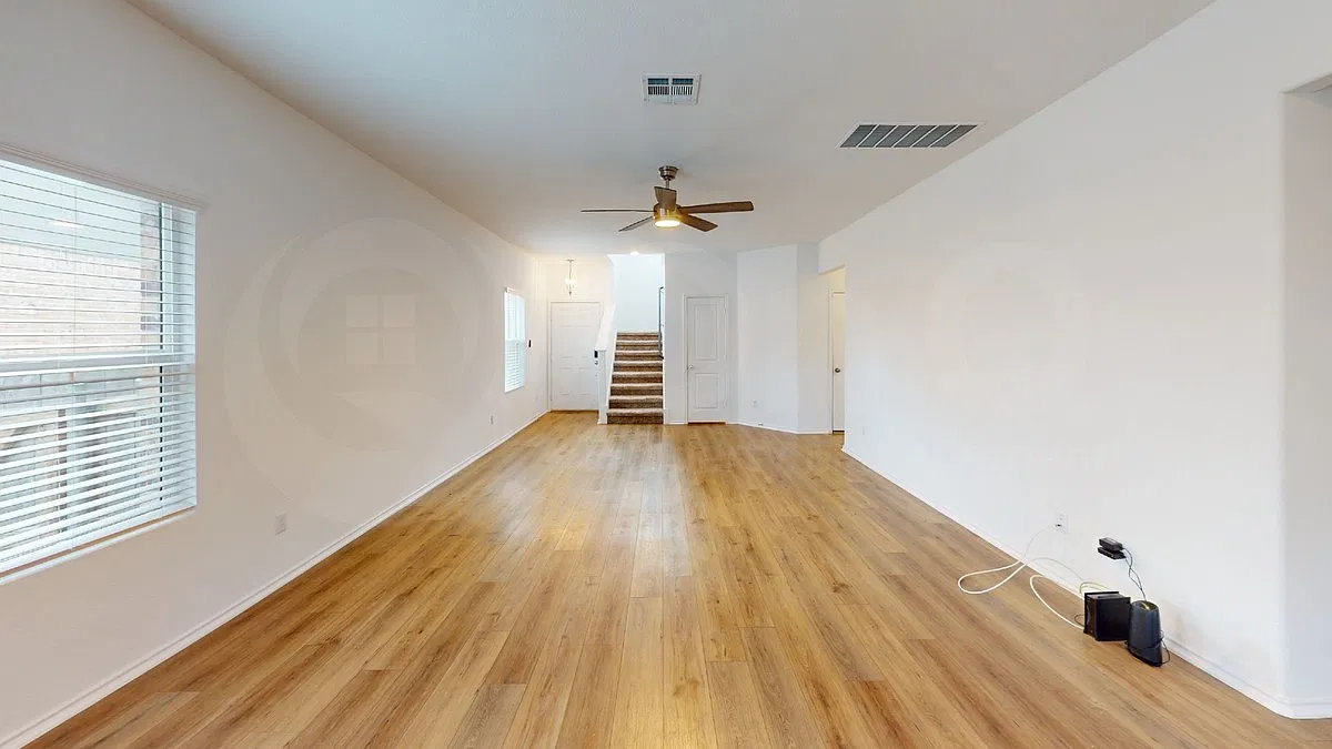 4 bed, 3.5 bath, 2395 sqft, $2,550 — Photo 3