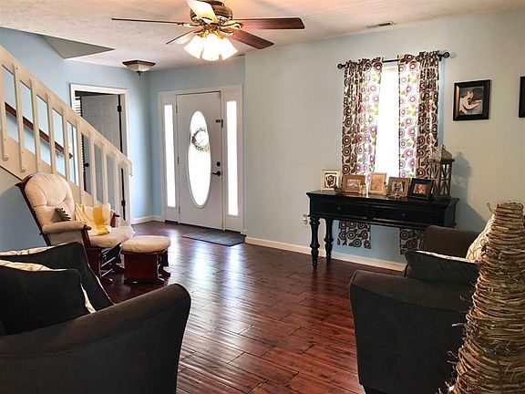 3rd image of 208 Tiffany Ln