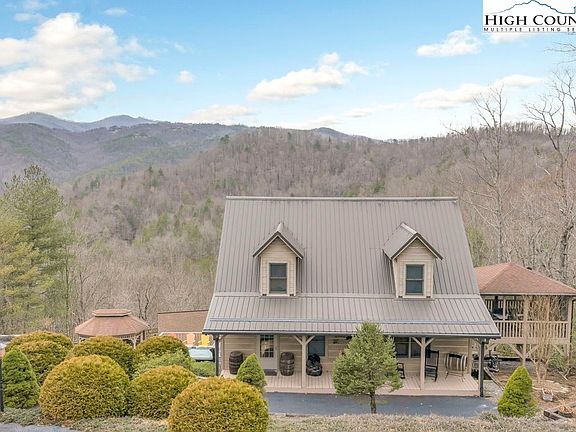 3rd image of 883 Wagon Ridge Lane