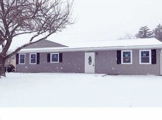246 Pinewood Dr, Levittown, PA 19054