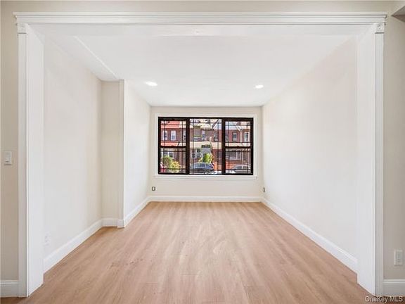 4th image of 3250 87th St