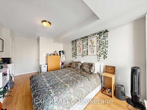 4th image of 889 Bay St #607