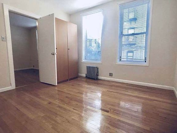 4th image of 31-38 35th St #1R