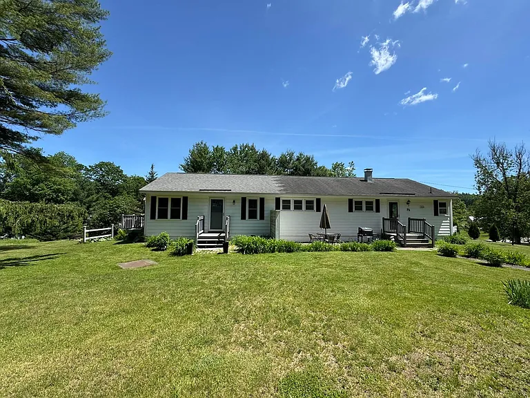 56 Cemetery Rd — Photo 24