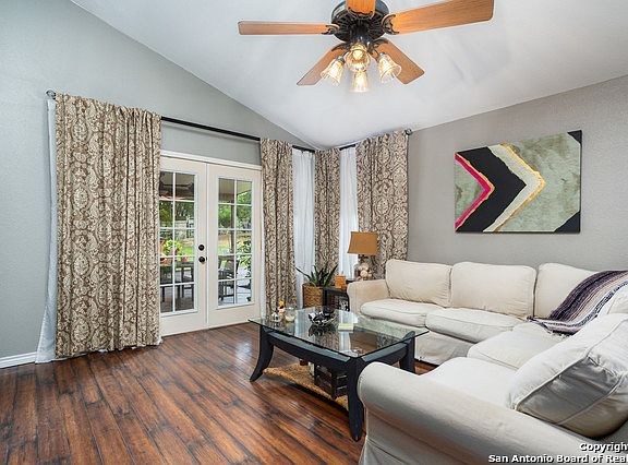 5th image of 13918 Crooked Hollow Dr
