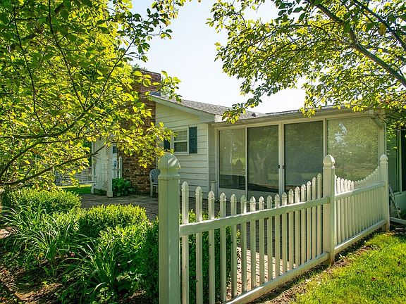 3rd image of 7093 Twinview Dr