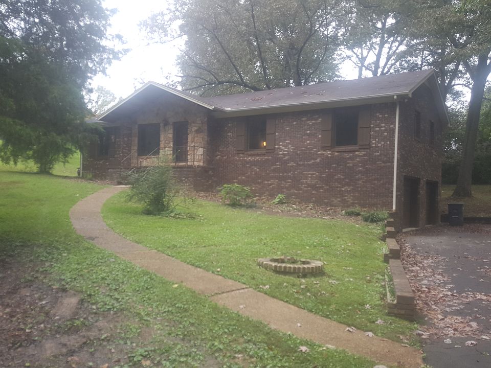 1st image of 825 Forest Hills Dr