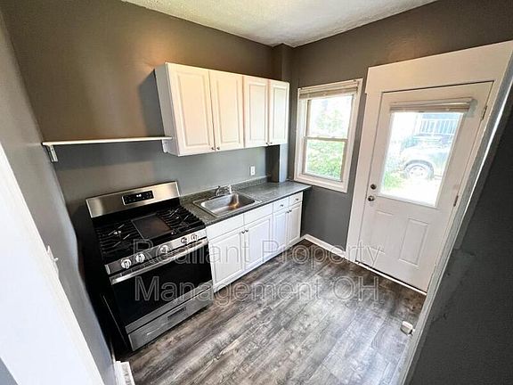 3rd image of 2140 Ross Ave Unit 1