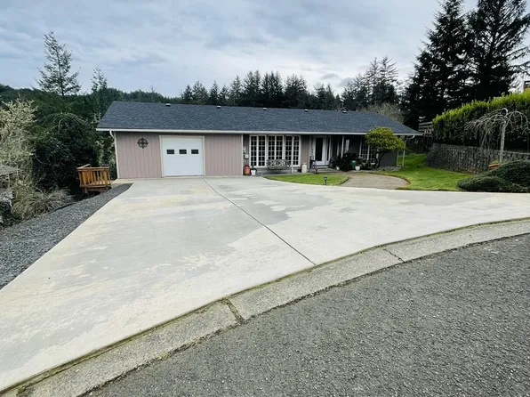 922 Fern Pl, Reedsport, OR 97467