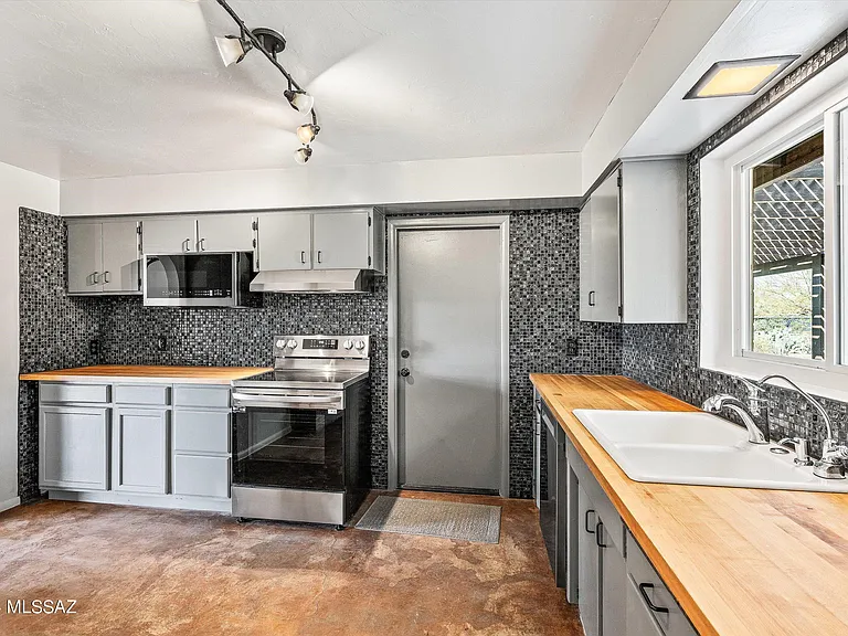 8801 E Buckboard Rd — Photo 3