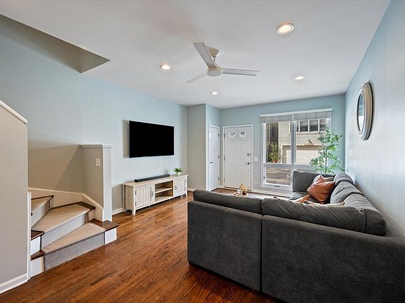 4th image of 1802 W Diversey Pkwy #I