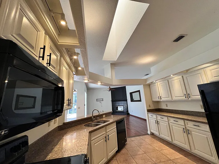 9639 Fox Hearst Rd — Photo 16
