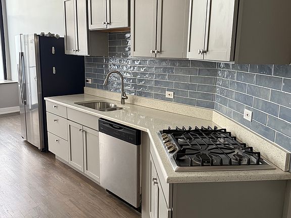 4th image of 1876 N Hoyne Ave APT 1F