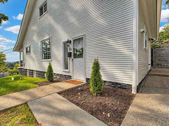 3rd image of 301 Silvis St