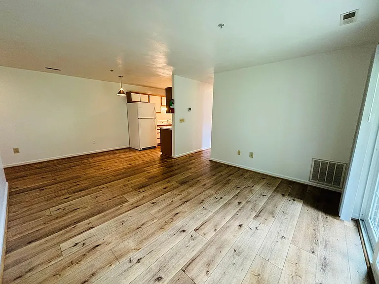 927AB - 410 Houston St. - DM — Photo 9