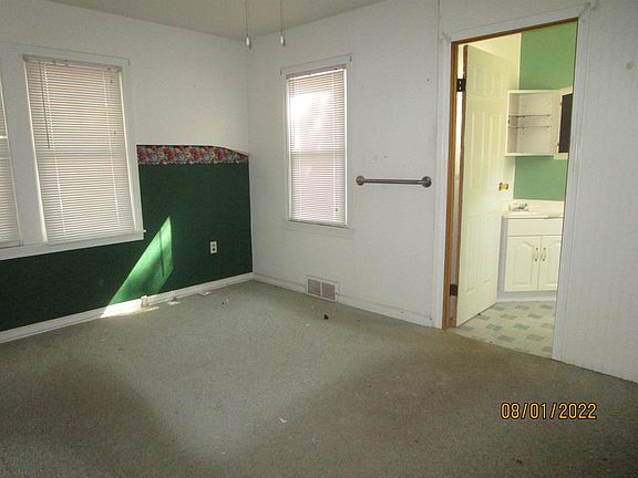 3rd image of 408 E Stafford St