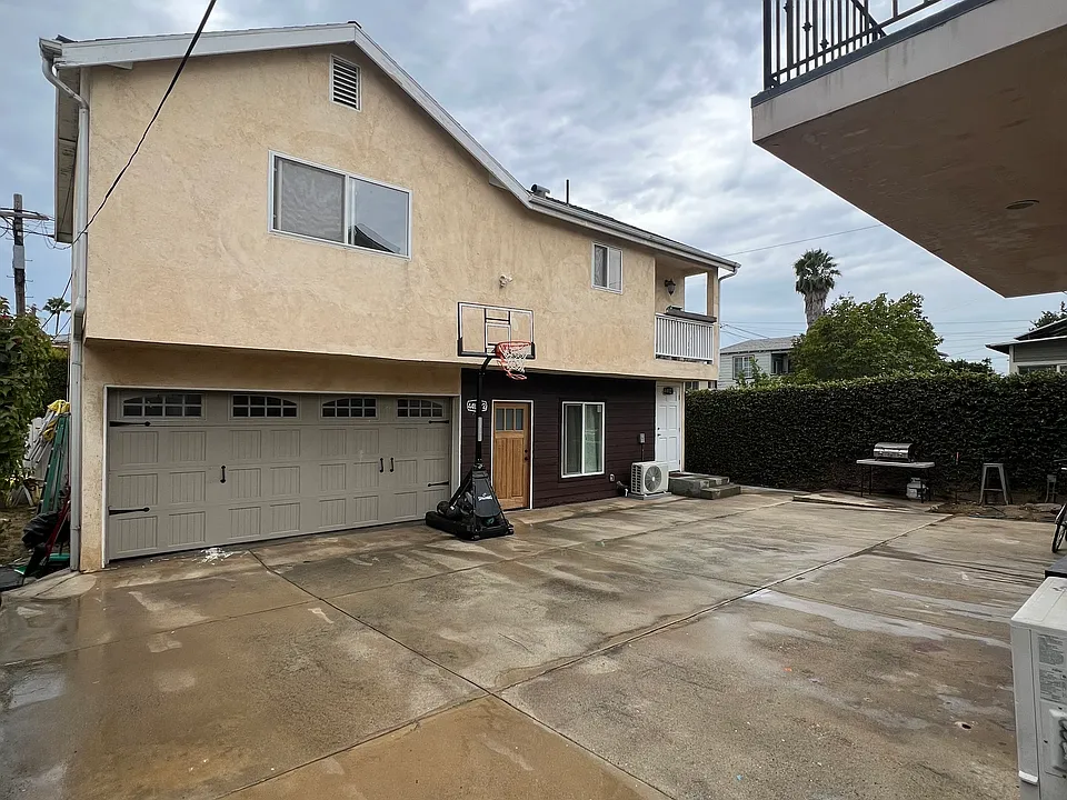 4412 Russell Ave