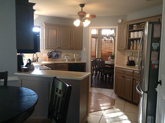 5th image of 400 Lakewood Dr