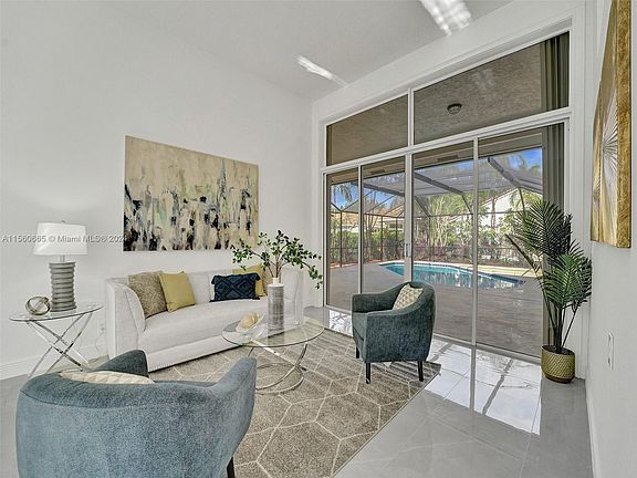 4th image of 2631 Oakbrook Ln