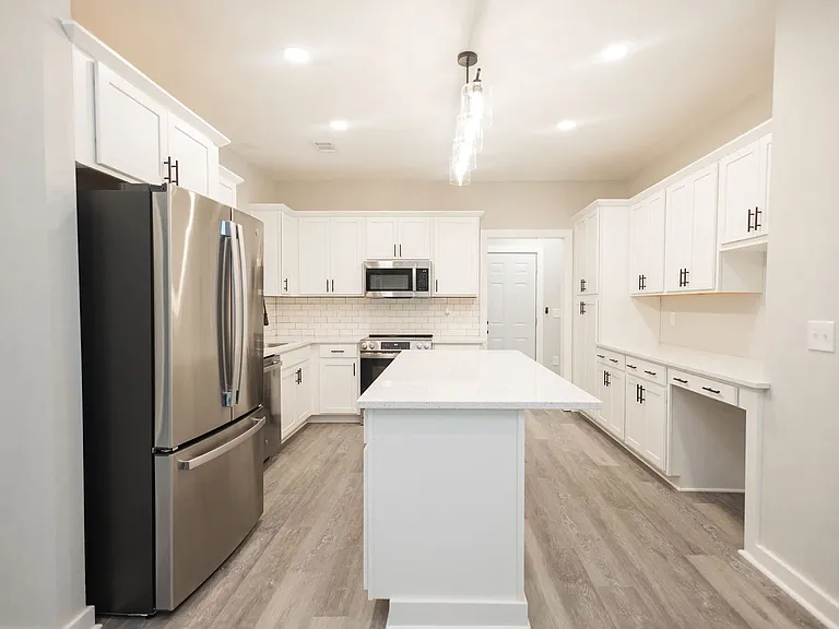 824 W Broad St — Photo 15