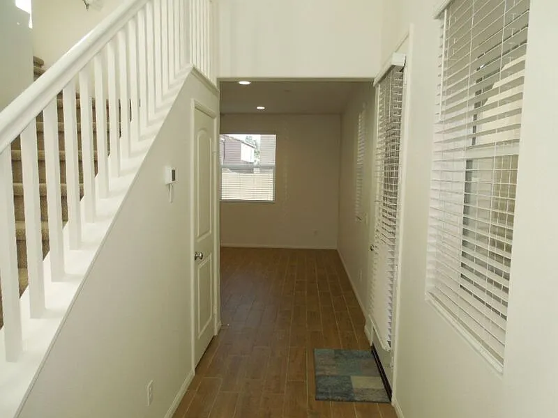 3 bed, 2.5 bath, 1564 sqft, $3,195 — Photo 4