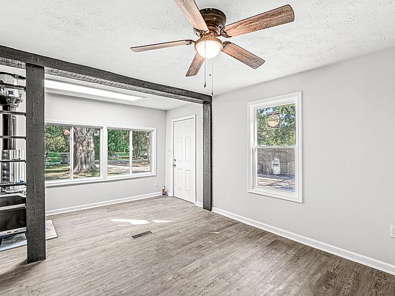 4th image of 1912 N Layman Ave