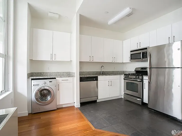 184 Kent Ave #D502 — Photo 2