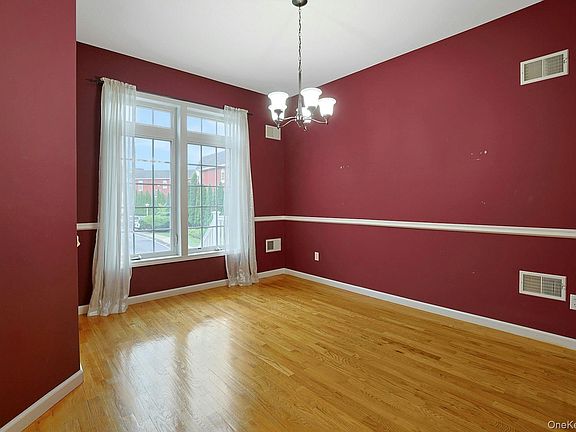 5th image of 60 Alexander Court
