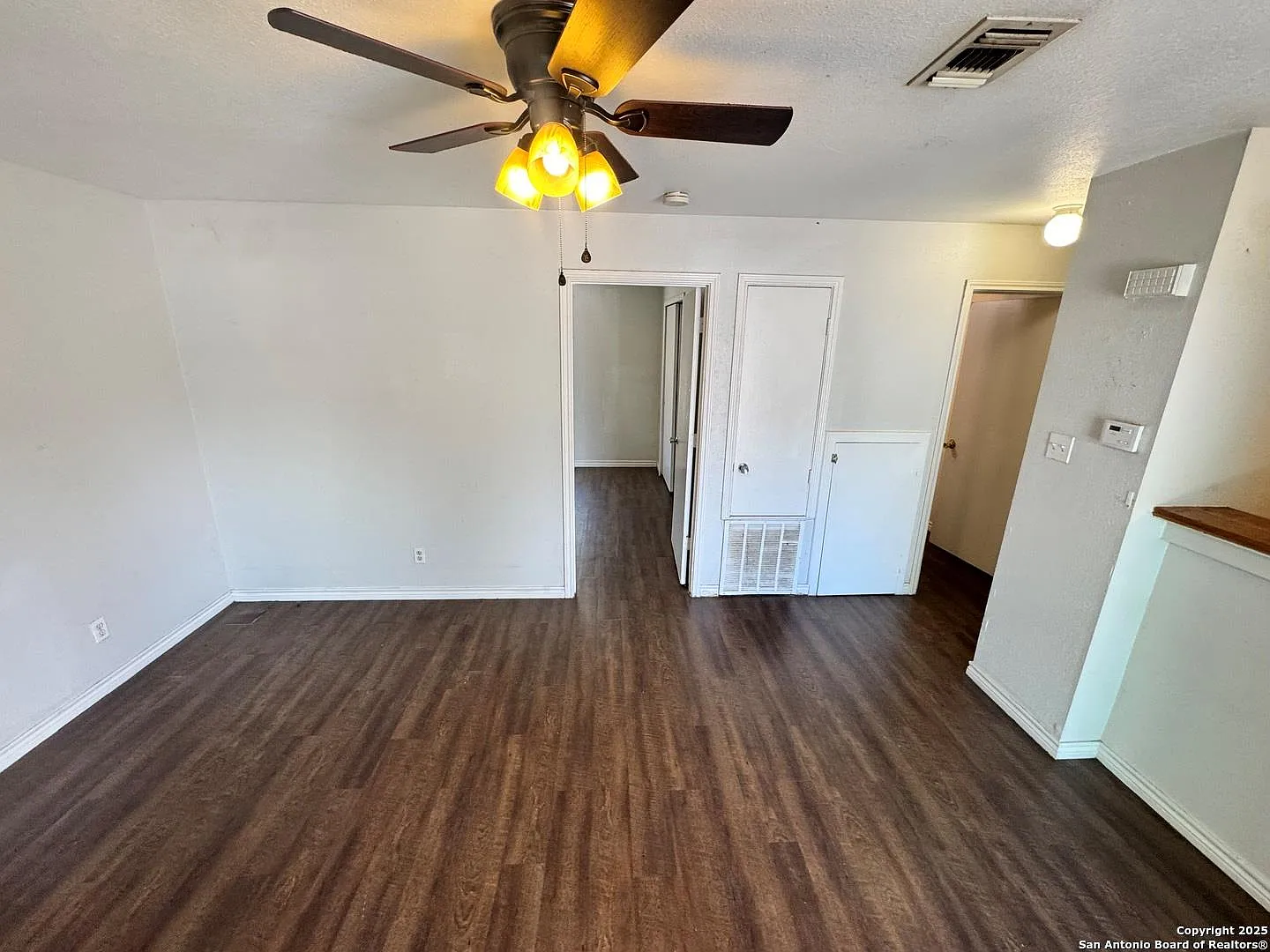 2 bed, 1.0 bath, 800 sqft, $800 — Photo 2