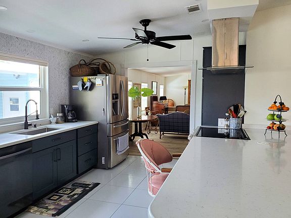 3rd image of 218 Bimini Cay Cir