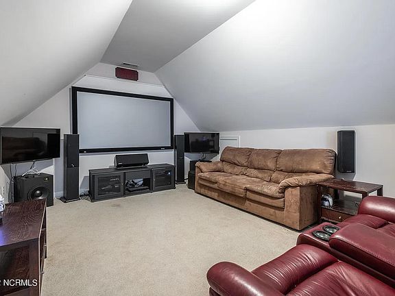 4th image of 225 W Meath Dr