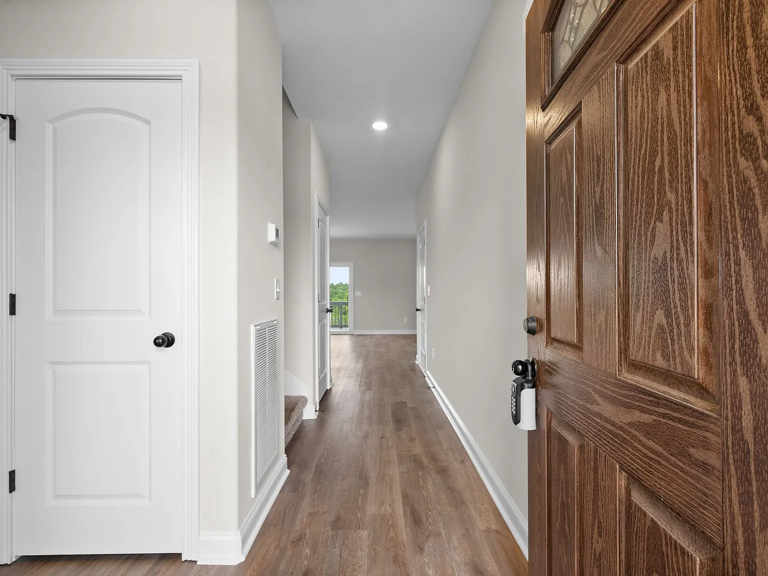4 bed, 2.5 bath, 2150 sqft, $1,975 — Photo 3