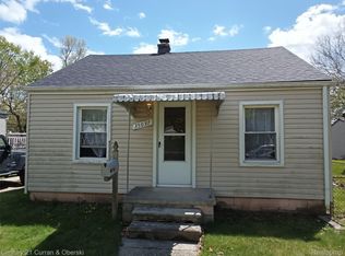 35037 Harroun St, Wayne, MI 48184