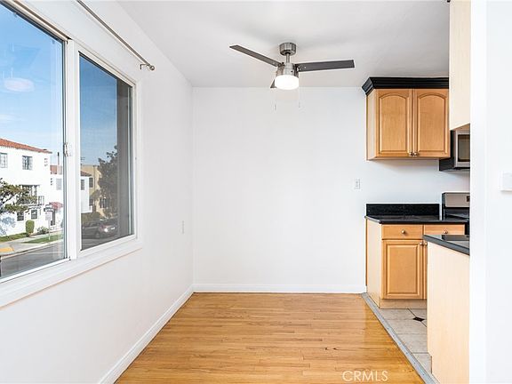 4th image of 930 E 1st St Unit 2