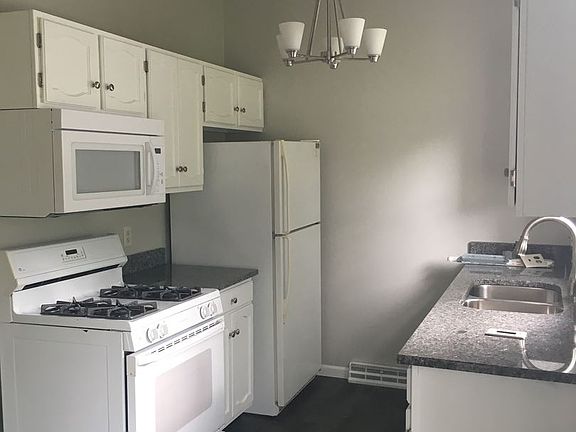 3rd image of 2023 Woodland Dr