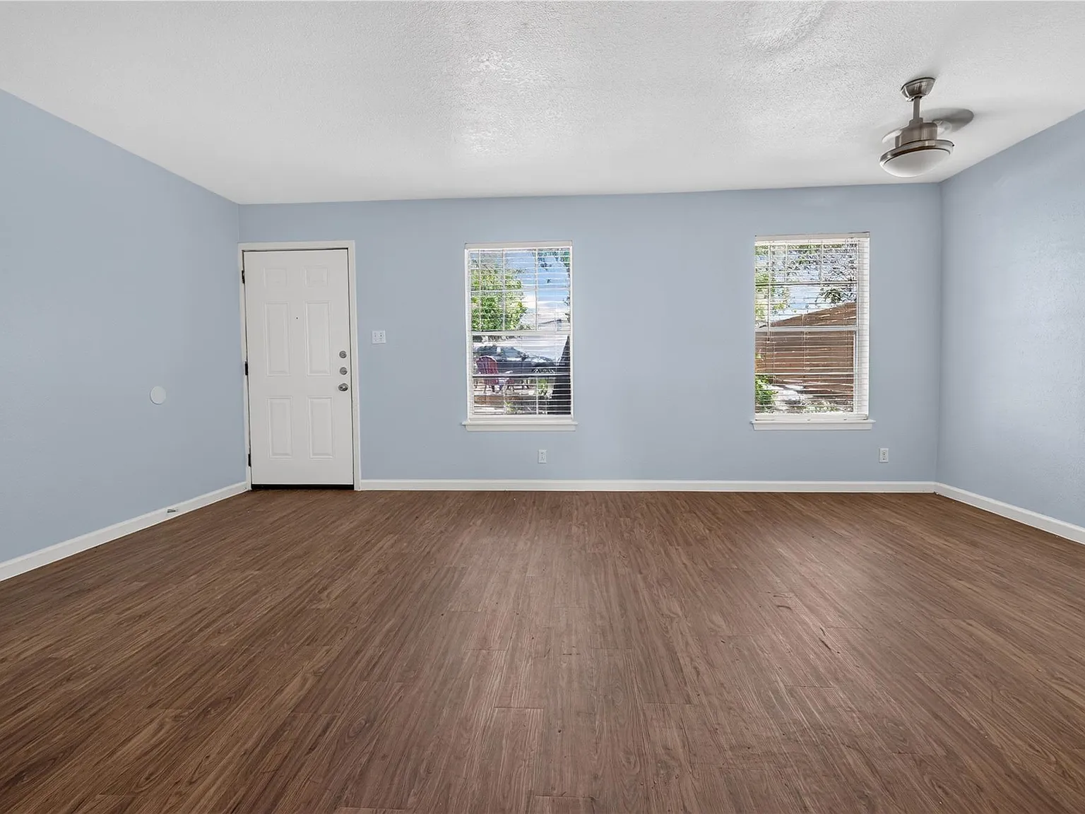 1 bed, 1.0 bath, 775 sqft, $925 — Photo 3
