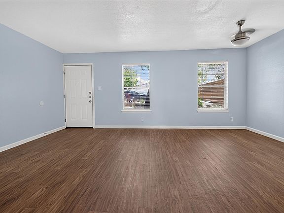 3rd image of 3425 Willowrun Dr APT A