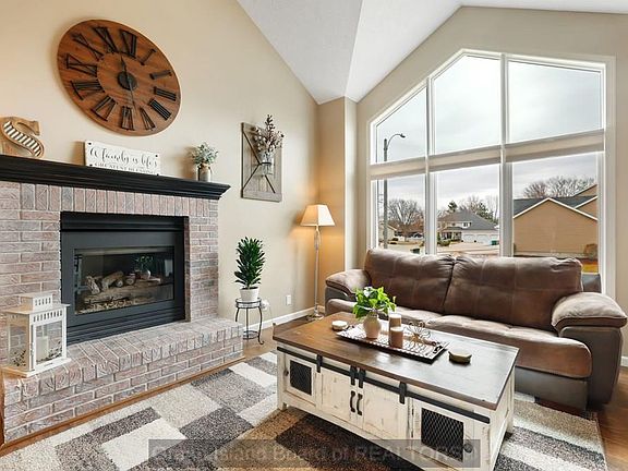 3rd image of 2522 Parkview Dr
