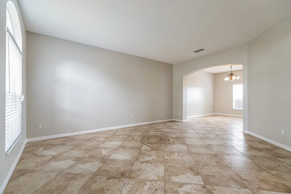 4 bed, 2.5 bath, 2341 sqft, $2,850 — Photo 4
