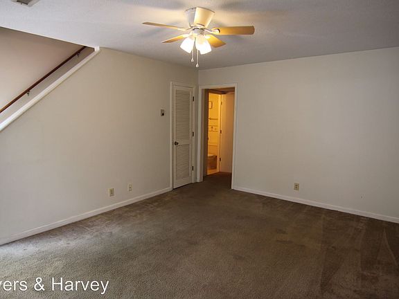 4th image of 240 Winters Ct APT B