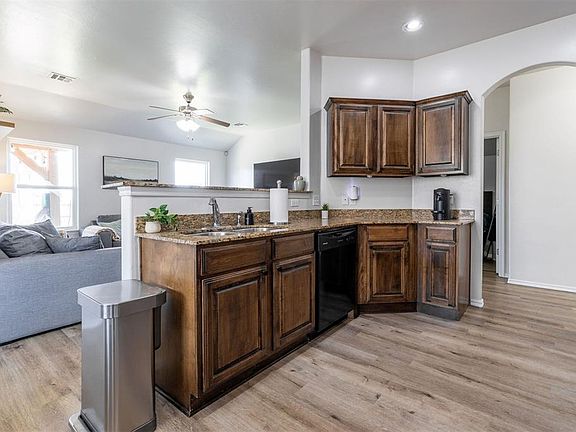 3rd image of 2512 Canyon Creek Dr