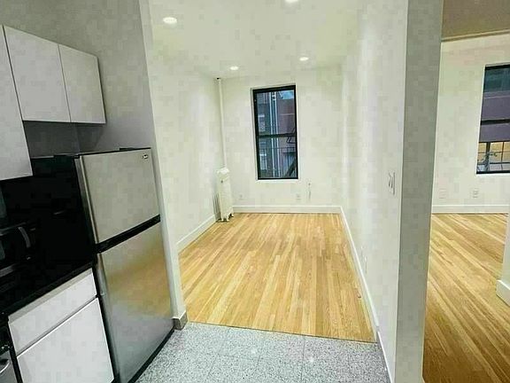 4th image of 229 E 53rd St #4RE