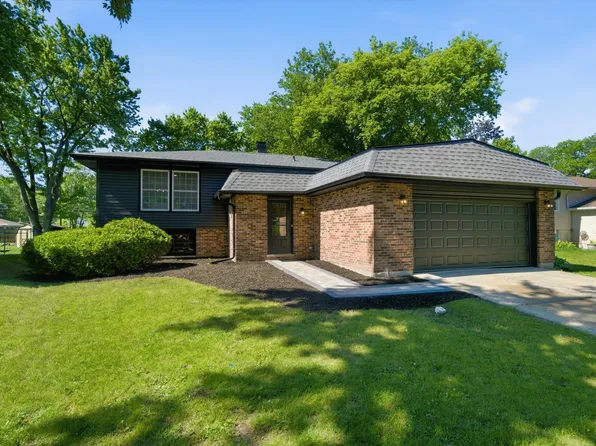 34 Berkshire Dr, Wheeling, IL 60090
